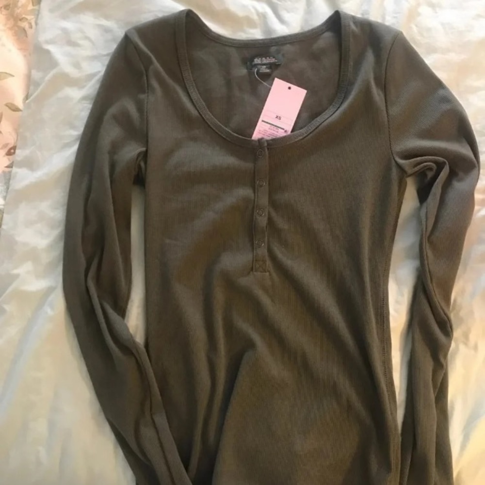 Ribbed Henley top, NWT